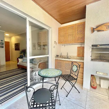 Lindo apartamento 2 quartos 200m da praia c/ AC-2